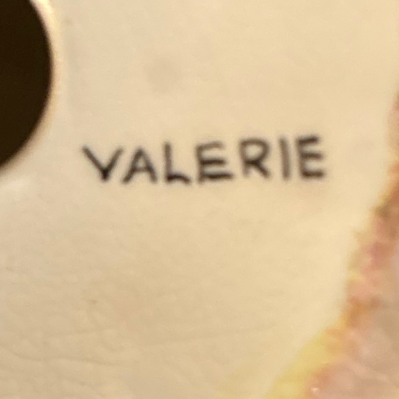 Vintage Special Edition, Hand Made Paragon Porcelain Figurine "Victoria" - Picture 16 of 16